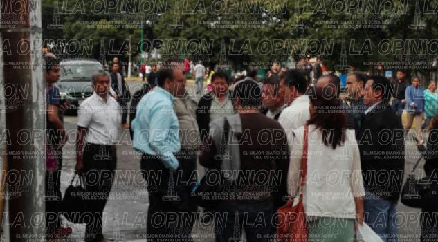 Desalojan a trabajadores de Sefiplan y Radio Televisión de Veracruz Desalojan a trabajadores de Sefiplan y Radio Televisión de Veracruz