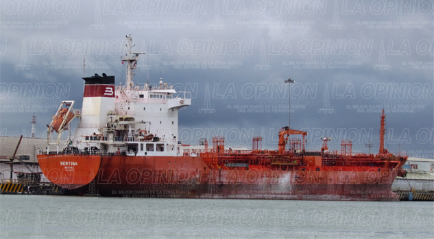 descargan-combustibles-en-monoboyas