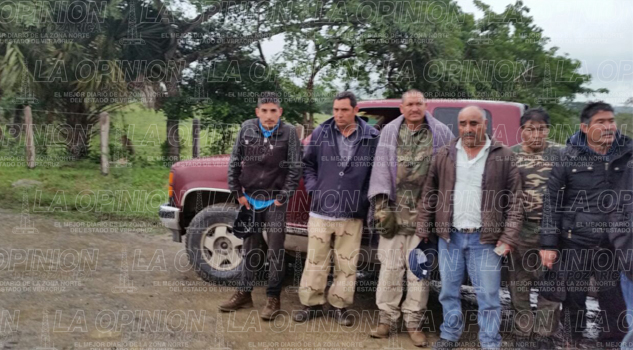 Detienen a 10 hombres armados