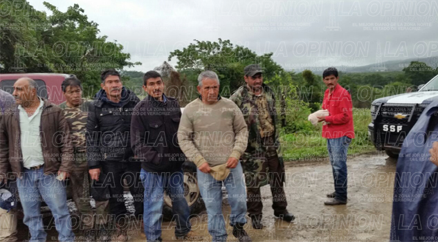 Detienen a 10 hombres armados