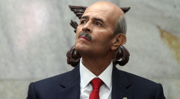 fausto-vallejo-en-el-ojo-del-huracan