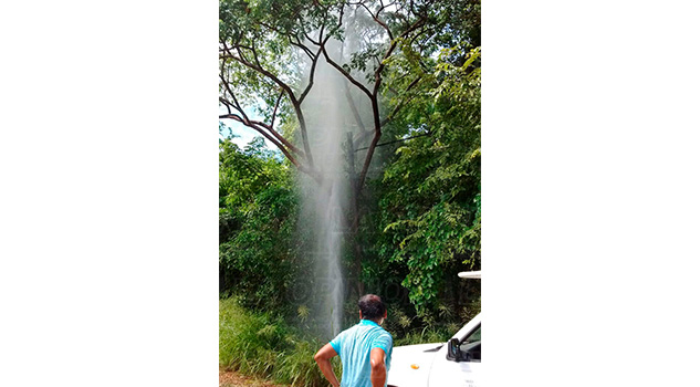 Impresionante fuga de agua fuga-agua