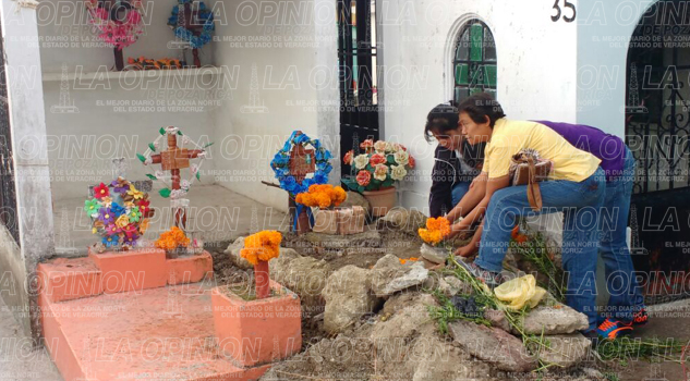 Los sonidos del cementerio en un Día de Muertos los-sonidos-del-cementerio-en-un-dia-de-muertos
