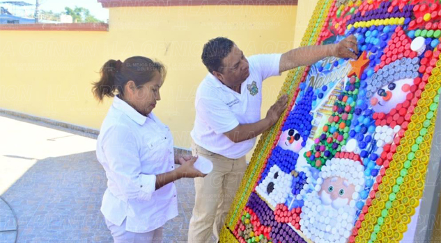 Mural navideño con miles de taparroscas mural-navideno-con-miles-de-taparroscas