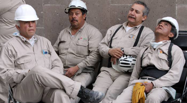 reduce-pemex-plazas-de-altos-mandos-de-994-a-581