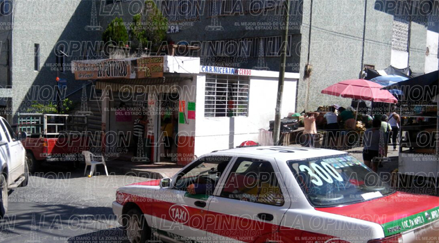 Tianguistas cierran calle y entorpecen la vialidad tianguistas-cierran-calle-y-entorpecen-la-vialidad