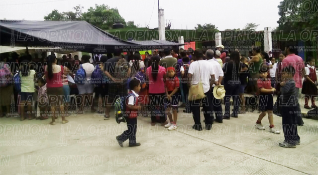 Toman escuela en Platón Sánchez toman-escuela-en-platon-sanchez