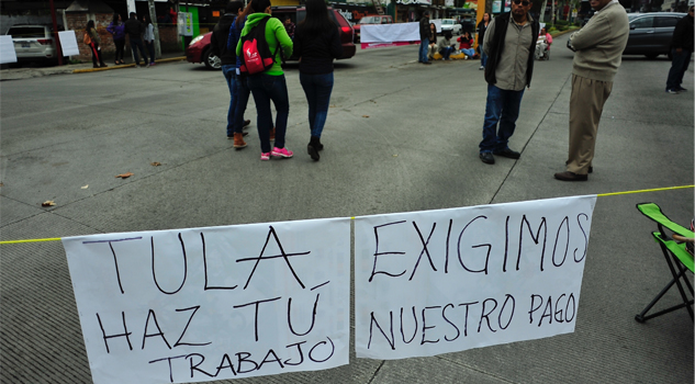 Trabajadores bloquean dependencias porque el gobierno sigue sin pagar trabajadores-bloquean-dependencias-porque-el-gobierno-sigue-sin-pagar