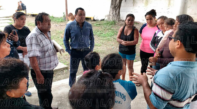 Sin luz vecinos de comunidad Dirección de Caminos vecinos-sin-luz
