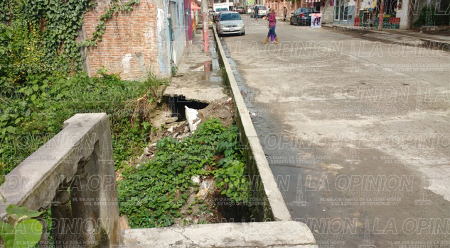 cae banqueta en la calle Tejería cae-banqueta-en-la-calle-tejeria