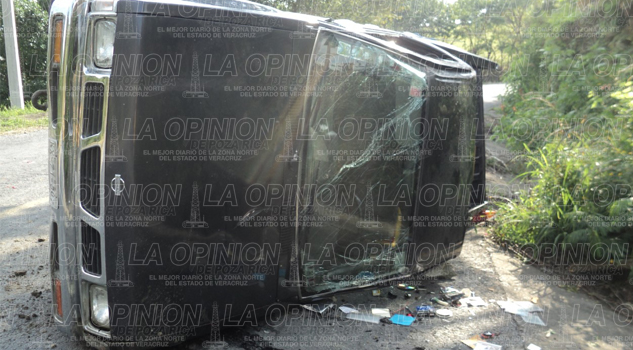 2 heridos en aparatosa volcadura 2-heridos-en-aparatosa-volcadura