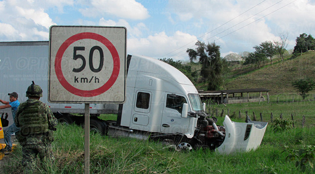 Familia se accidenta en carretera Tihuatlán-Álamo Accidente Tihuatlán Álamo Familia