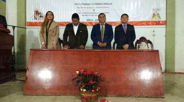 Alcalde de Castillo de Teayo rinde su tercer informe de labores Alcalde de Castillo de Teyo rinde su tercer informe de labores