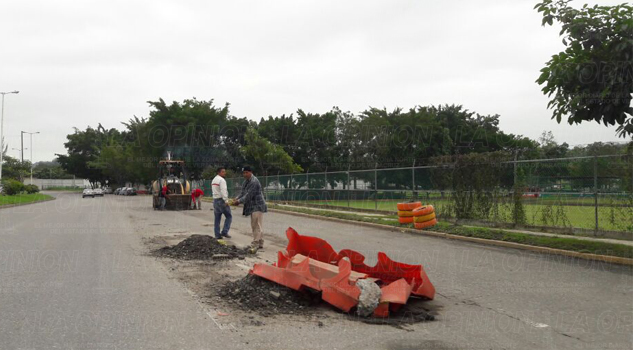 Bulevar Poza Rica invadido de baches Bulevar Poza Rica invadido de baches