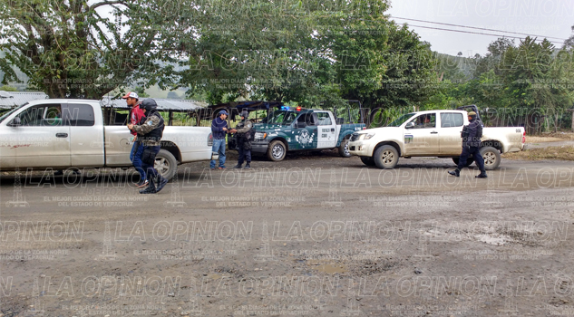 Buscan armas y droga Buscan armas y droga