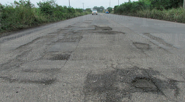 Carretera federal Tihuatlán-Álamo-Alazán en mal estado Carretera Tihuatlán Álamo Alazán Mal Estado