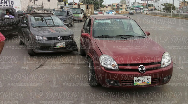 Choque en estacionamiento Choque en estacionamiento