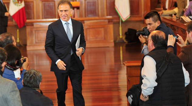 Solventan crisis de diciembre Contratan líneas de crédito