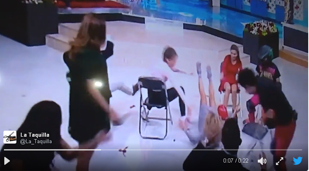 El juego de las sillas al estilo Ingrid Coronado el-juego-de-las-sillas-al-estilo-ingrid-coronado