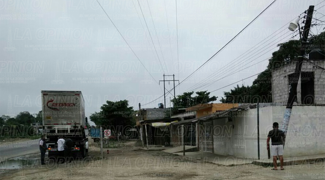 Familias del Kilómetro 6 se quedan sin luz Familias del Kilómetro 6 se quedan sin luz