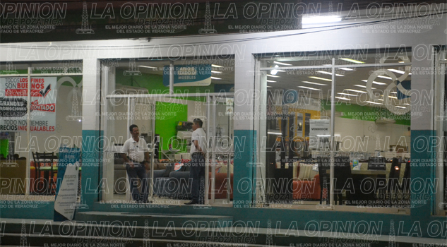 Horadan azotea de centro comercial para robar horadan-azotea-de-centro-comercial-para-robar