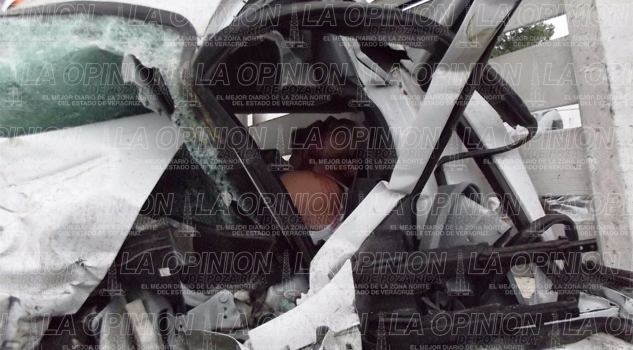 Muere prensado al impactar su camioneta contra torton muere-prensado-al-impactar-su-camioneta-contra-torton