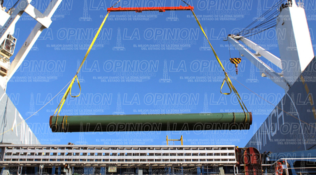 Mueven tubería para gasoducto Mueven tubería para gasoducto