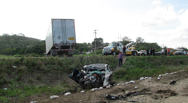 Familia se accidenta en carretera Tihuatlán-Álamo Tihuatlán Álamo Familia Accidente