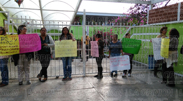 Trabajadores del Cobaev exigen pago de sueldos Trabajadores del Cobaev exigen pago de sueldos