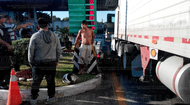 Pretendió ganarle el paso a un tráiler Tráiler Motociclista Ebrio