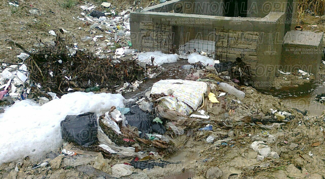 Vierten lixiviados a arroyos Vierten lixiviados a arroyos