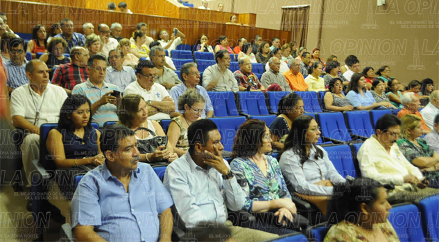 Académicos universitarios tras apoyos Académicos universitarios tras apoyos
