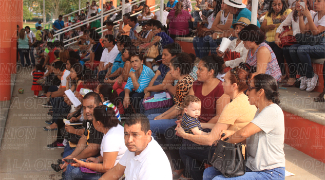 Aún no pagan a profesores Aún no pagan a profesores