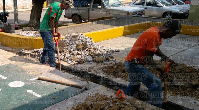 Brotaban las aguas negras Brotaban las aguas negras