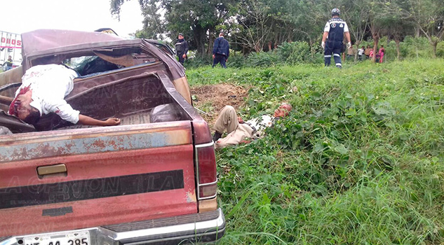 Padre e hijo pierden de la vida en choque Camioneta Padre Hijo Accidente Naranjos