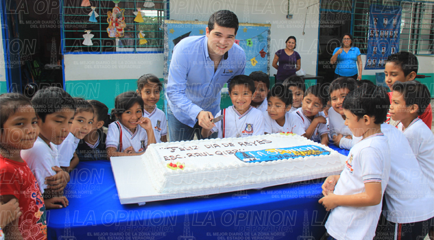Celebran Día de Reyes Celebran Día de Reyes