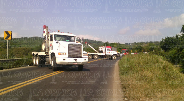 Cierran la carretera Tuxpan-Tampico Cierran la carretera Tuxpan-Tampico