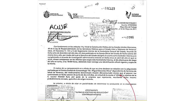 Dejaron morir a nueve niños de cáncer Al menos nueve menores fallecieron en el 2015 por no recibir en tiempo y forma el tratamiento requerido para atenderse de cáncer, denunció el portal Libertad Bajo Palabra con base en el reportaje de Eje Central del 9 de diciembre de 2016 firmado por Jair Ávalo. Según este reporte periodístico, “los menores que murieron por no ser intervenidos quirúrgicamente fueron: a causa de la leucemia un niño de 2 años; dos niños de 4 años y dos jóvenes de 15 años; además de un chico de 15 años que murió por Metástasis Pulmonar”. Asimismo, refiere el reportaje que en una lista interna de Sesver alusiva a “pacientes sin atención”, también se asegura que murió un chico de 13 años por sarcoma paravertebral (tumores que crecen en la zona de las vértebras); un joven de 17 años con un glioblastoma (tumor cerebral) y una niña de 12 años por osteosarcoma (tipo de células malignas que producen síndrome de “hueso inmaduro”)”. En la nota periodística se da a conocer que la documentación detallada sobre estas muertes desapareció de los archivos de esta dependencia Por otra parte, el portal Libertad Bajo Palabra asegura que el tema de las quimioterapias falsas no es asunto nuevo, pues los reportes venían desde 2011, cuando Rocío Beceiro Delfín, hermana de Andrés Becerio y prima de Jorge Carvallo Delfín, fue llamada por la Contraloría Interna de Sesver para explicar el tema de una medicina clonada.