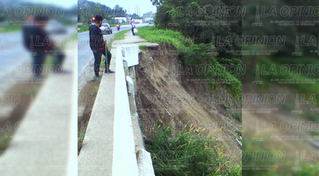 Destruyen barrera de protección en puente Destruyen barrera de protección en puente