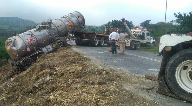 En pedazos sacan pipa del fondo del barranco En pedazos sacan pipa del fondo del barranco
