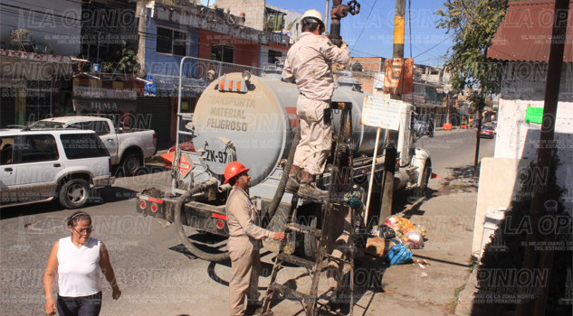 Evitan derrames en chapopoteras Evitan derrames en chapopoteras