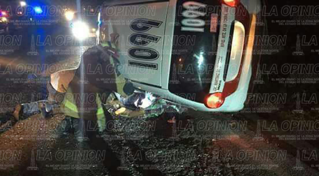 Muere taxista en volcadura Muere taxista en volcadura
