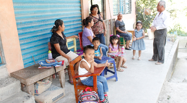 Reciben clases en una casa Reciben clases en una casa