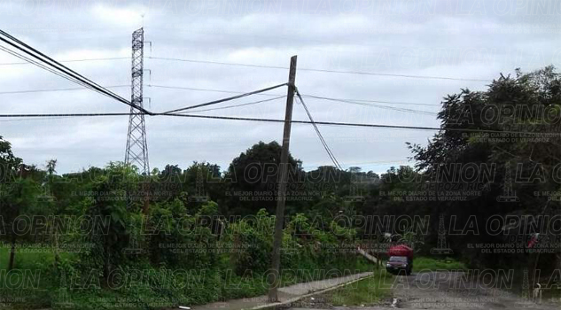 Retiran de la calle una línea de CFE Retiran de la calle una línea de CFE