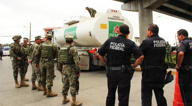 Revisan pipas en la agencias de ventas Revisan pipas en la agencias de ventas