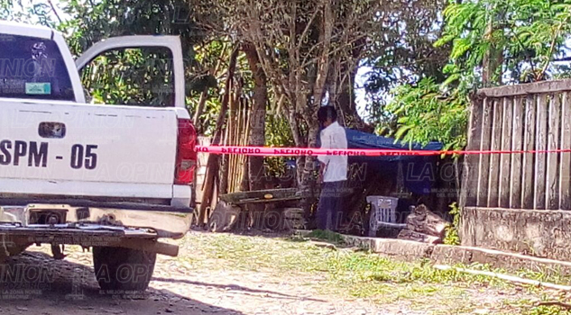 Se ahorcó en el patio de su casa Se ahorcó en el patio de su casa