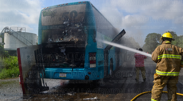 Se incendia autobús de la línea ECOBUS Se incendia autobús de la línea ECOBUS