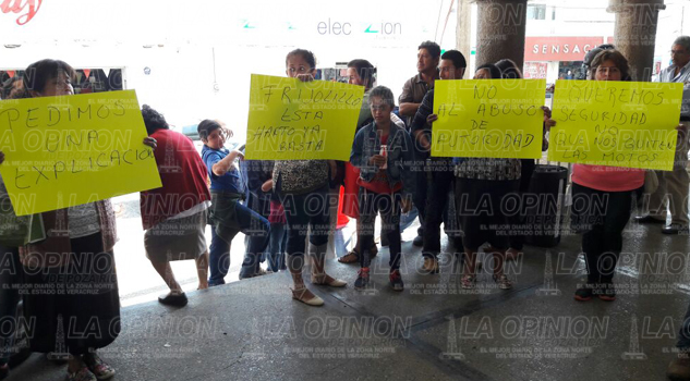 Se manifiestan contra operativos arbitrarios Se manifiestan contra operativos arbitrarios