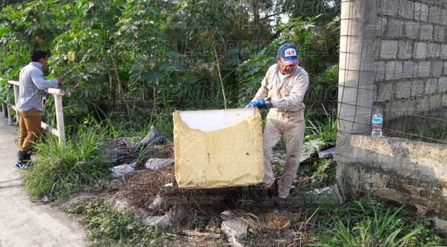 Tiran refrigeradores en arroyos Tiran refrigeradores en arroyos