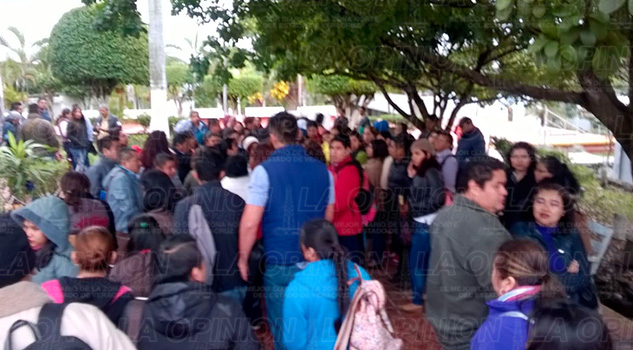 Alumnos de la UPAV inconformes UPAV Alumnos Inconformes